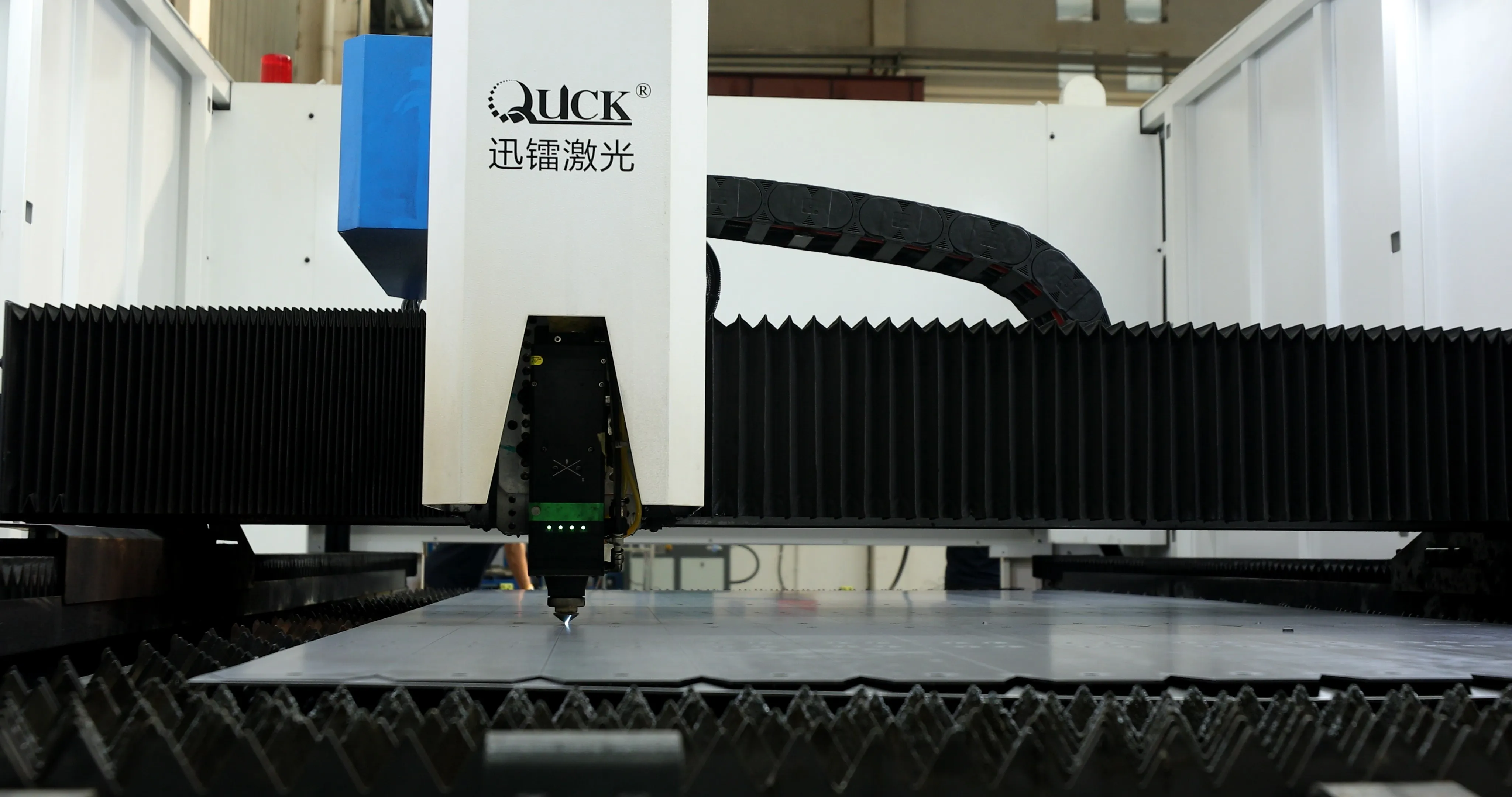 Laser cutting machine